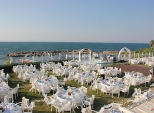 Deniz Kenarında Düğün Organizasyonu Masa Kiralama İzmir
