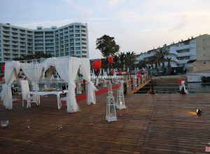 Otelde Yetişkin Doğum Günü Organizasyonu Gazebo Süsleme